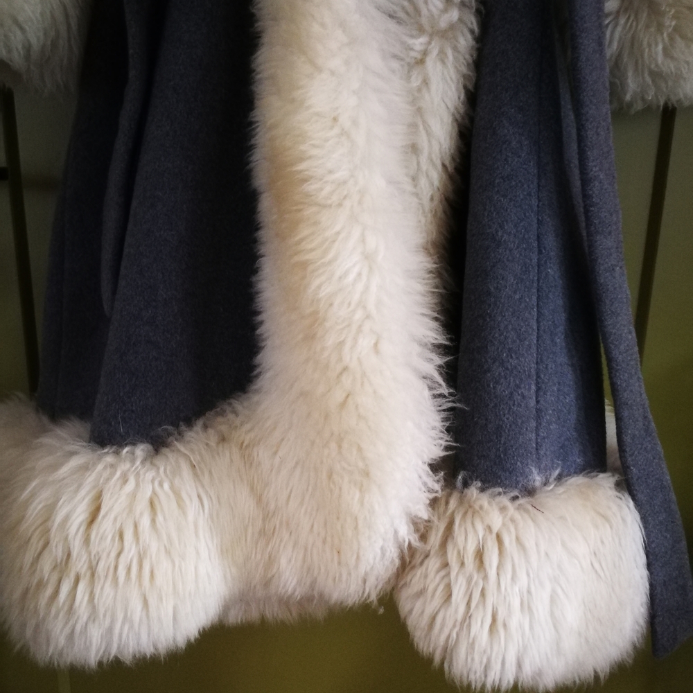 SOLD Lilli Ann vintage 100% wool and sheepskin Princess/swing style wrap coat - Picture 10 of 14